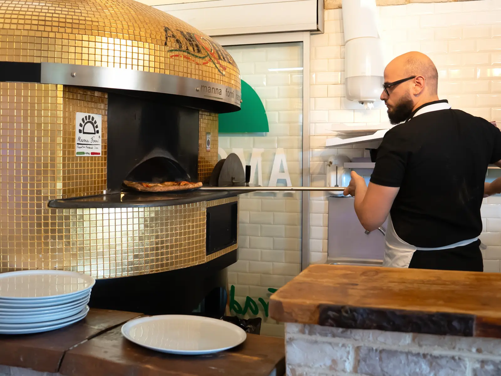 Chef italien en cuisine, restaurant Amore Mio Saint-Raphaël