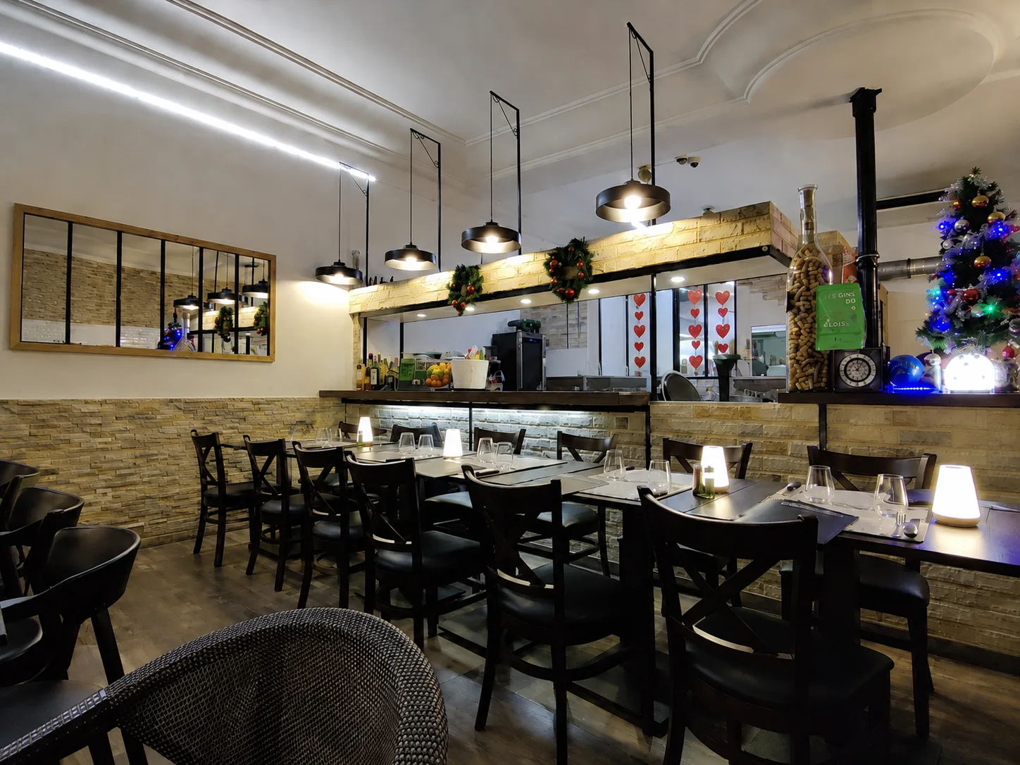Chef italien en cuisine, restaurant Amore Mio Saint-Raphaël